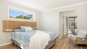 4 habitaciones, tabla de planchar con plancha y cuna de viaje 