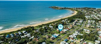 Breathe - Pet Friendly - 2 Mins Walk to Beach