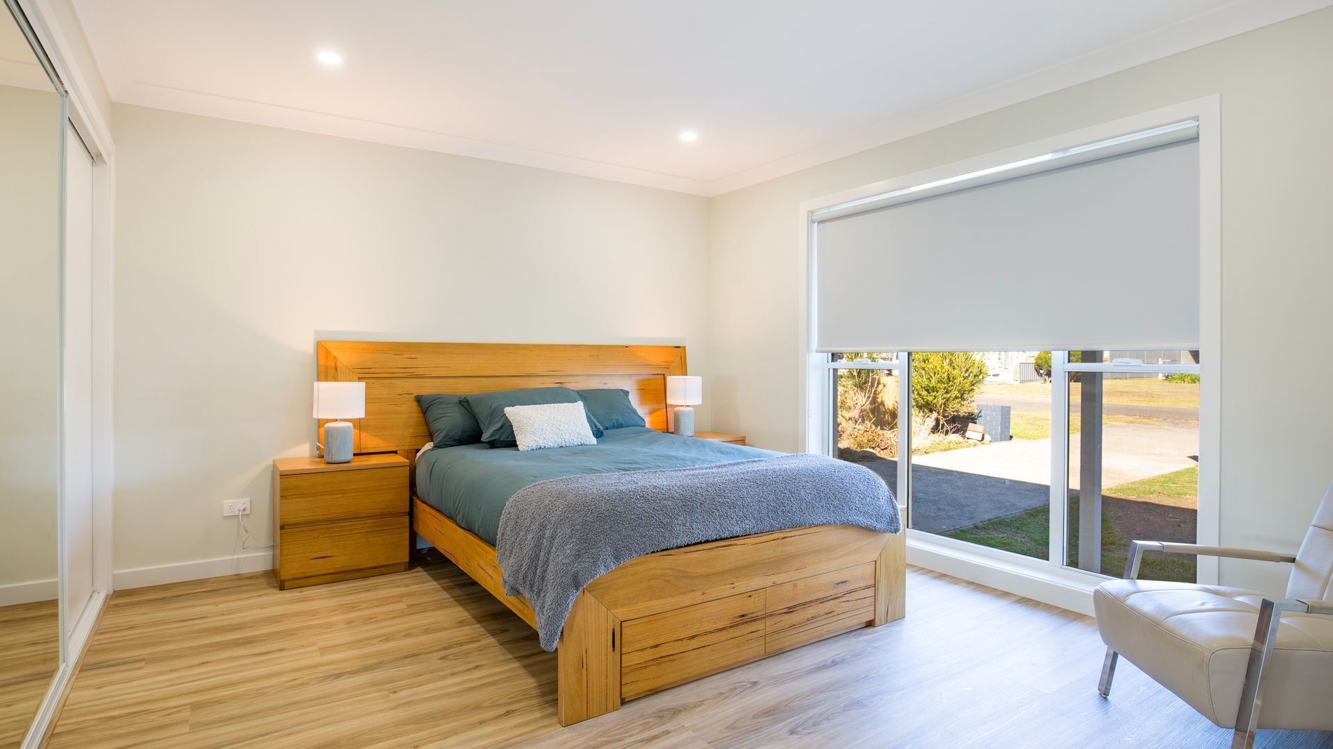 4 bedrooms, iron/ironing board, travel cot, free WiFi