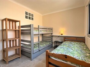 1 bedroom - 2-room apartment for 5 - Near beach with terrace and parking (Port-la-Nouvelle)