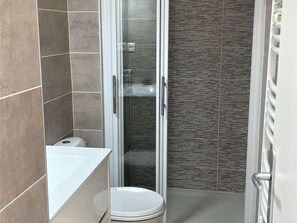 Bathroom - 2-room apartment for 5 - Near beach with terrace and parking (Port-la-Nouvelle)