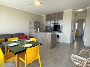 Dining - 2-room apartment for 5 - Near beach with terrace and parking (Port-la-Nouvelle)