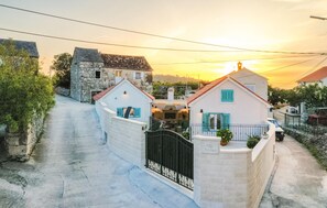 Exterior - 2 bedroom stunning home in Nerezisca (Nerezisca)