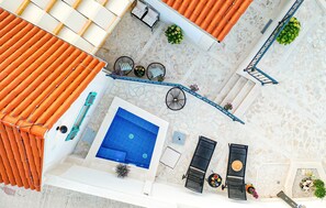 Outdoor dining - 2 bedroom stunning home in Nerezisca (Nerezisca)