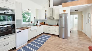 Refrigerador, lavavajillas y cafetera y tetera