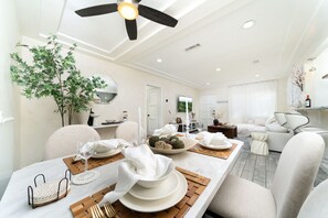 Dining - Japandi Zen Design Fenced Backyard Private Parking (Anaheim)