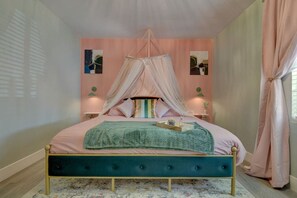 2 bedrooms, desk, iron/ironing board, free WiFi - Japandi Zen Design Fenced Backyard Private Parking (Anaheim)