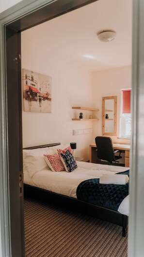 3 chambres, fer et planche Ă repasser, accĂšs Internet, draps fournis