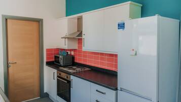 Cookware/dishes/utensils, spices