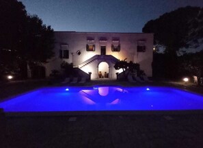 Outdoor pool - Villa Encantaimeto dimora Bouganville. (latiano)