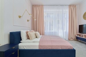 Iron/ironing board, WiFi, bed sheets