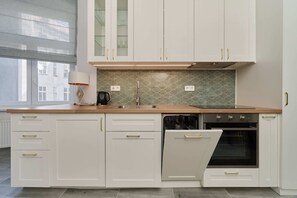 Kühlschrank, Ofen, Herdplatte, Geschirrspüler