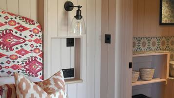 1 bedroom, iron/ironing board, travel cot, free WiFi