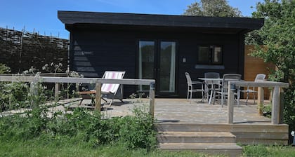 The Hut - Luxury hideaway with views across the farm