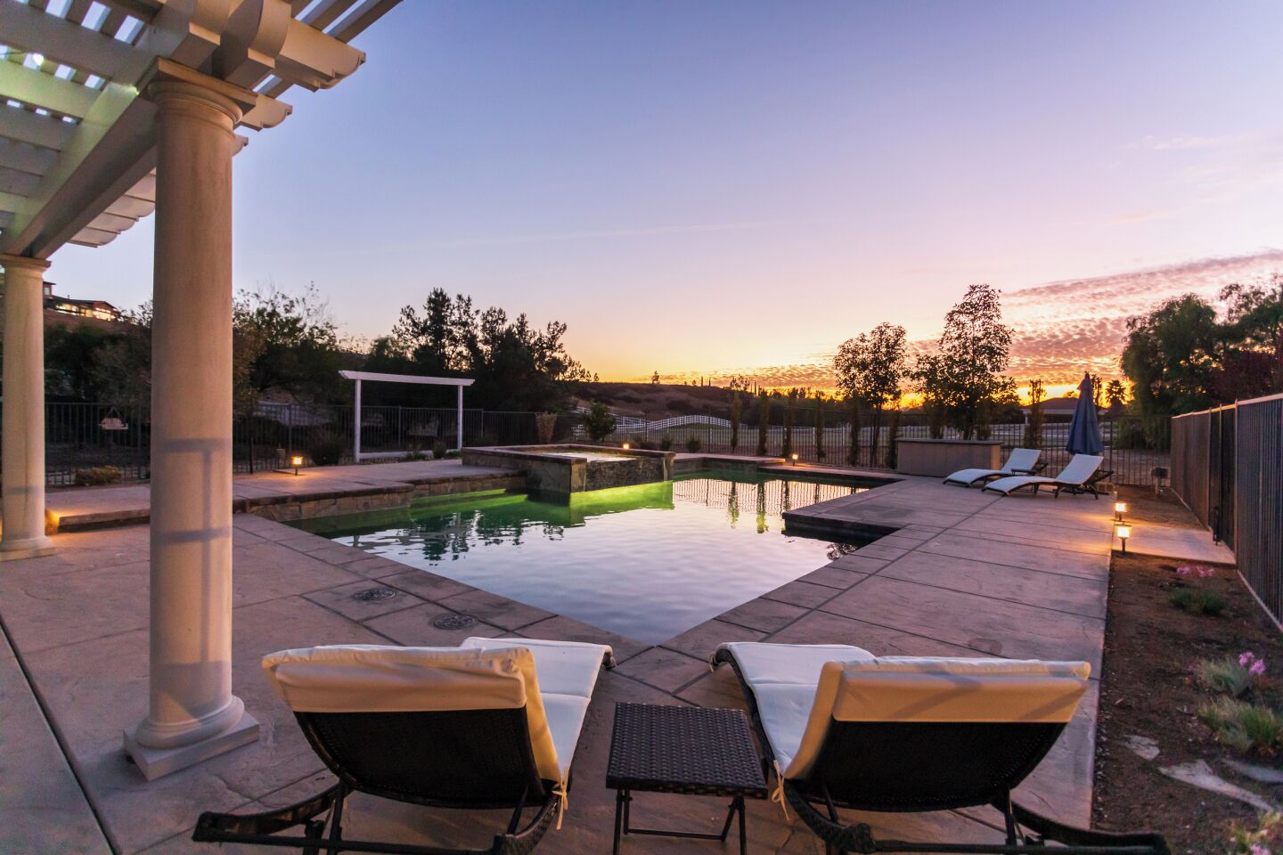 Stunning House- Pool, Spa, Large Kitchen, Wineries.