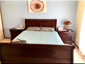 2 dormitorios, escritorio, tabla de planchar con plancha y wifi