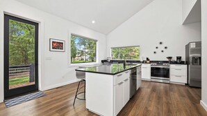 Kaffetrakter/tekoker, kjøleskap, mikrobølgeovn og ovn