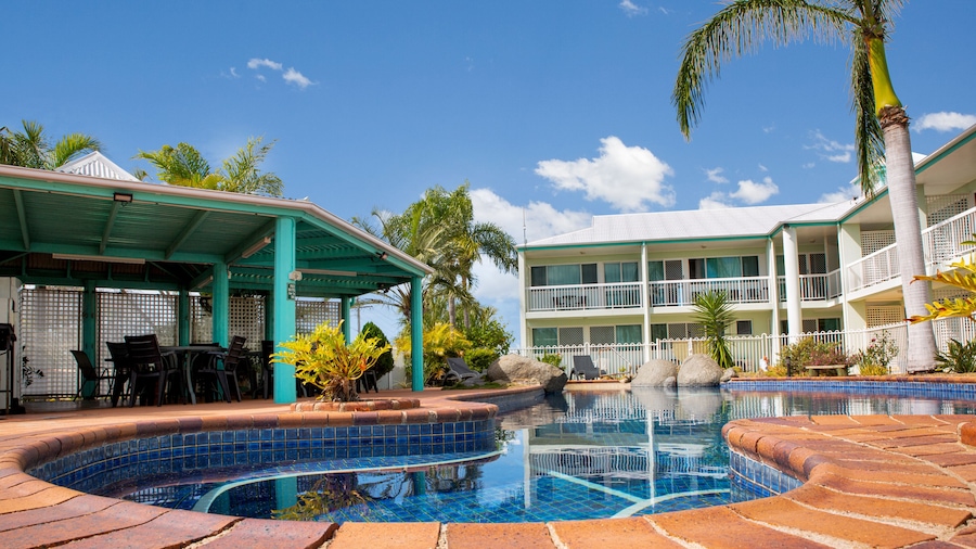 Reef Adventureland Motel