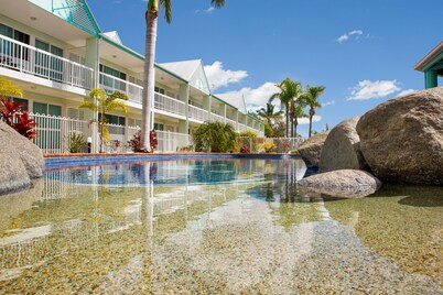 Reef Adventureland Motel