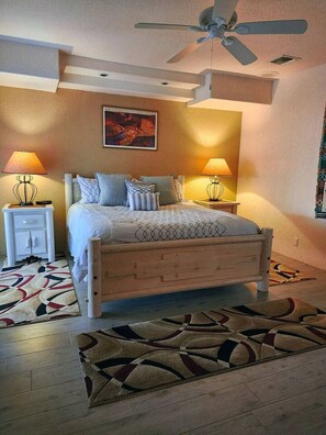 3 bedrooms, desk, WiFi, bed sheets