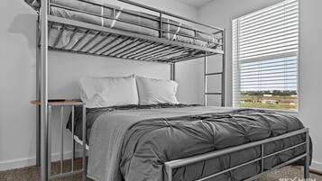 2 slaapkamers, een strijkplank/strijkijzer, wifi, beddengoed