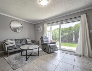 Televisión y oficina 