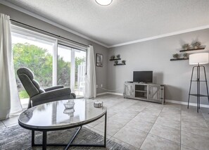 Fernseher, Bücher, Arbeitsbereiche