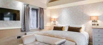 2 Bed/2 Bath Luxury Entire Flat, Patio, Sky TV, AC