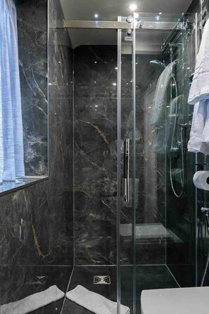 Hair dryer, towels - 2 Bed/2 Bath Luxury Entire Flat, Patio, Sky TV, AC (Greater London)