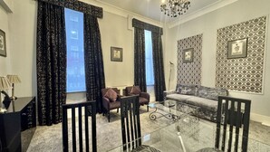 TV - 2 Bed/2 Bath Large Flat, Ground Floor, Sky TV, AC (Greater London)