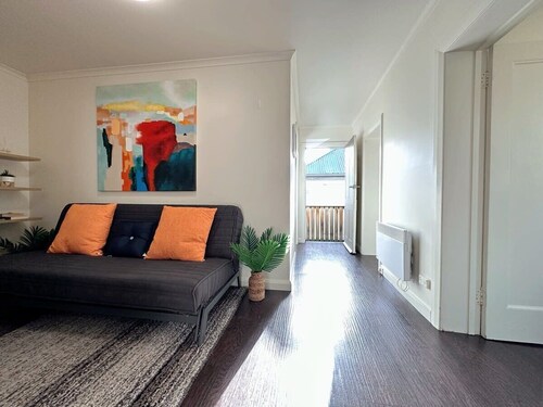 Hobart Cityscape Home – 3-Bed Oasis
