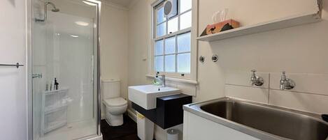 Shower, hair dryer, towels, shampoo