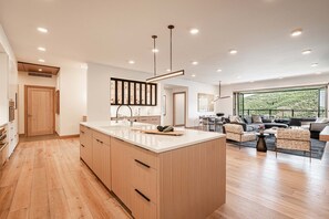 Interior - Explore Year-Round Hiking Paradise + Luxury Amenities at King (Park City)