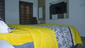 3 chambres, fer et planche à repasser, Wi-Fi, draps fournis