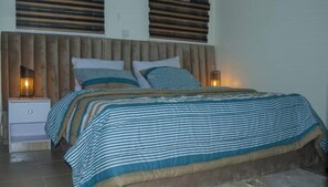 3 chambres, fer et planche à repasser, Wi-Fi, draps fournis