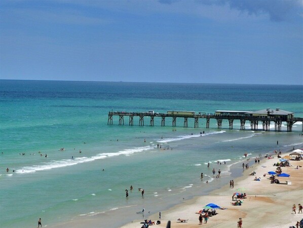 Beach - Ocean`s Edge at White Surf- Pool open! (Daytona Beach)