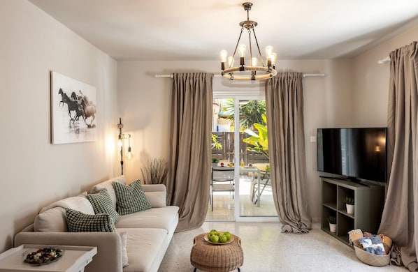 2 bedrooms - Anas Kiti Seaside Villa (Pervolia)