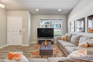 Smart TV - The Peakside Retreat | Elliptical | Desk (Colorado Springs)
