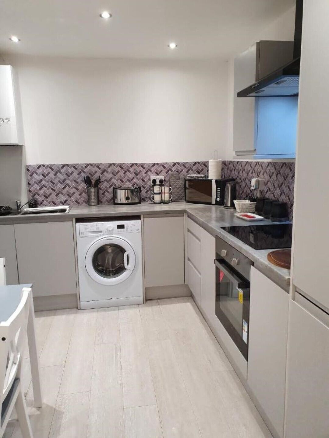 Mikrowelle, Ofen, Kochgeschirr/Geschirr/Besteck, Gewürze