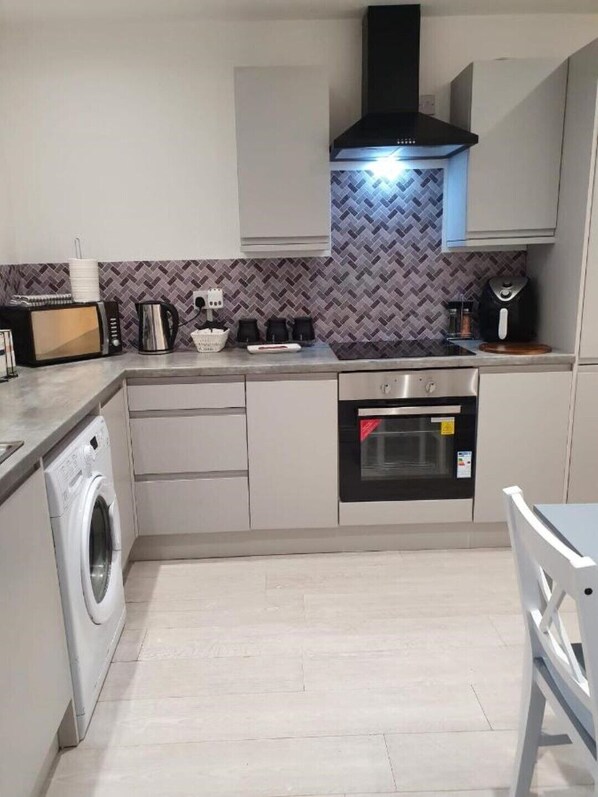 Microwave, oven, cookware/dishes/utensils, spices
