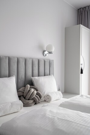 Iron/ironing board, free WiFi, bed sheets - RentPlanet - Nowa Manufaktura (Wroclaw)