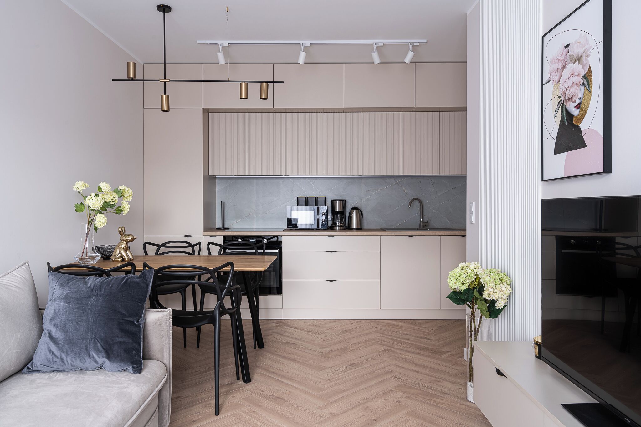 Deluxe Apartment | Private kitchenette | Fridge, stovetop, cookware/dishes/utensils