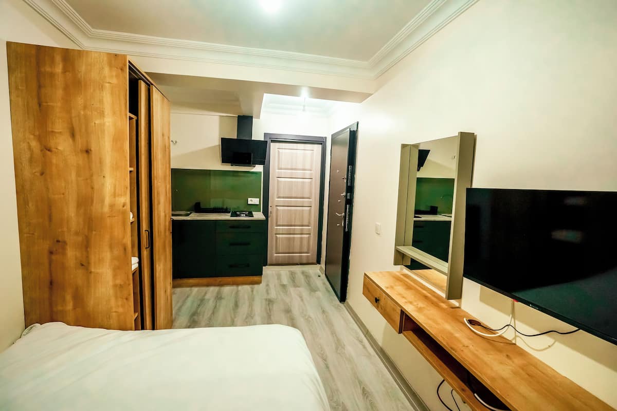 Basic Apartment | 2 bedrooms, in-room safe, desk, laptop workspace