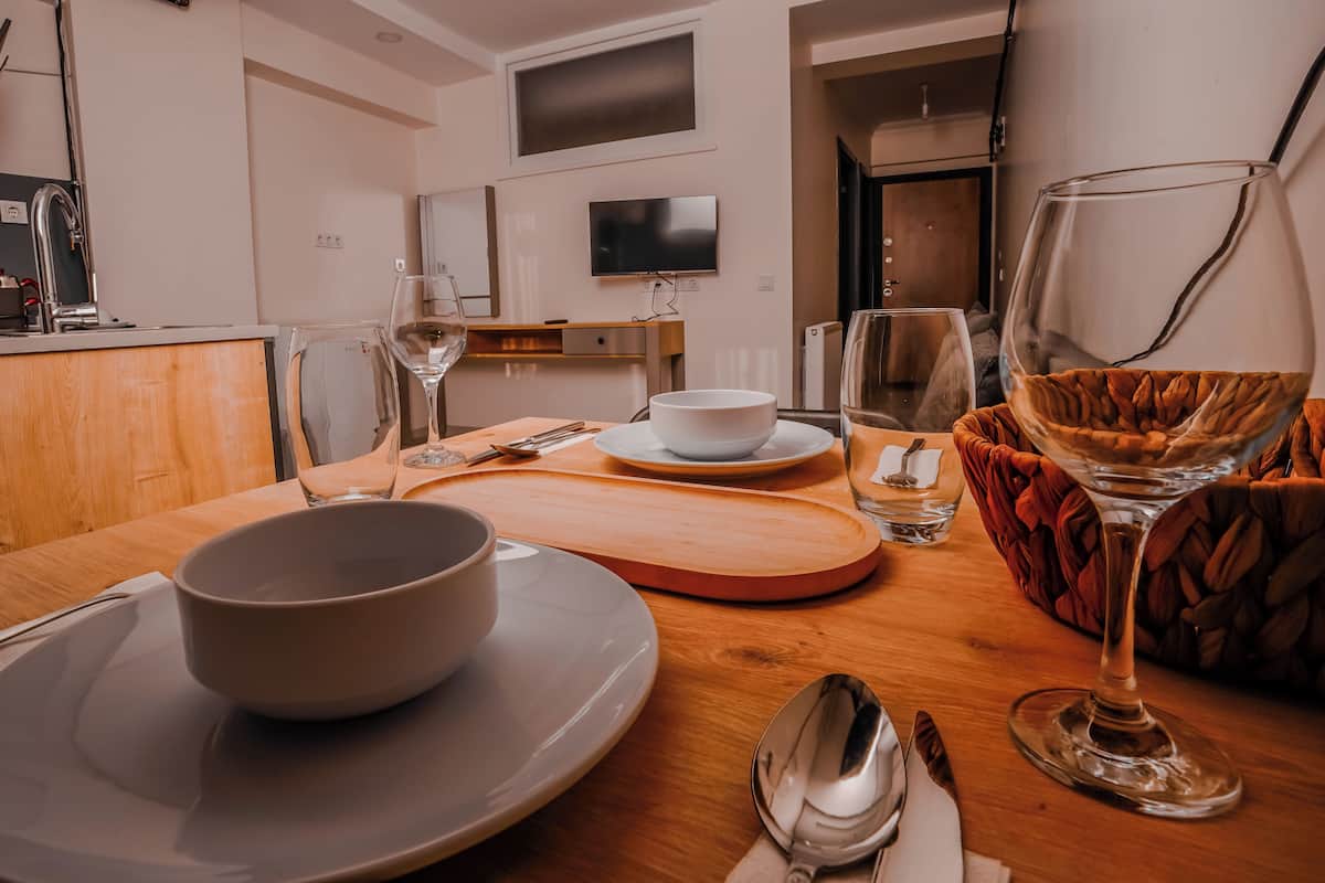 Comfort Apartment, 1 Double Bed with Sofa bed | Private kitchen | Mini-fridge, stovetop, cookware/dishes/utensils