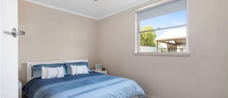 3 bedrooms, iron/ironing board, free WiFi