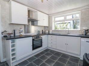 冰箱、洗碗机、电热水壶、烤面包机