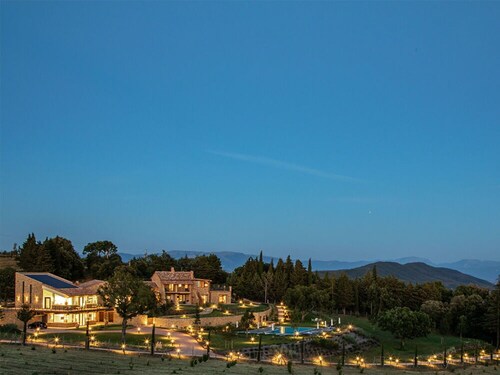 Villa in Canalicchio with 10 bedrooms sleeps 24