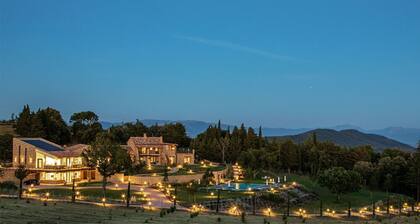 Villa in Canalicchio with 10 bedrooms sleeps 24