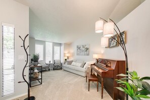 TV, fireplace, DVD player, books