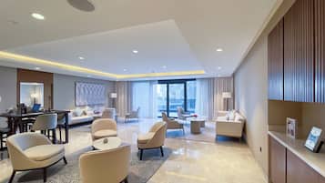 Área de estar no saguão